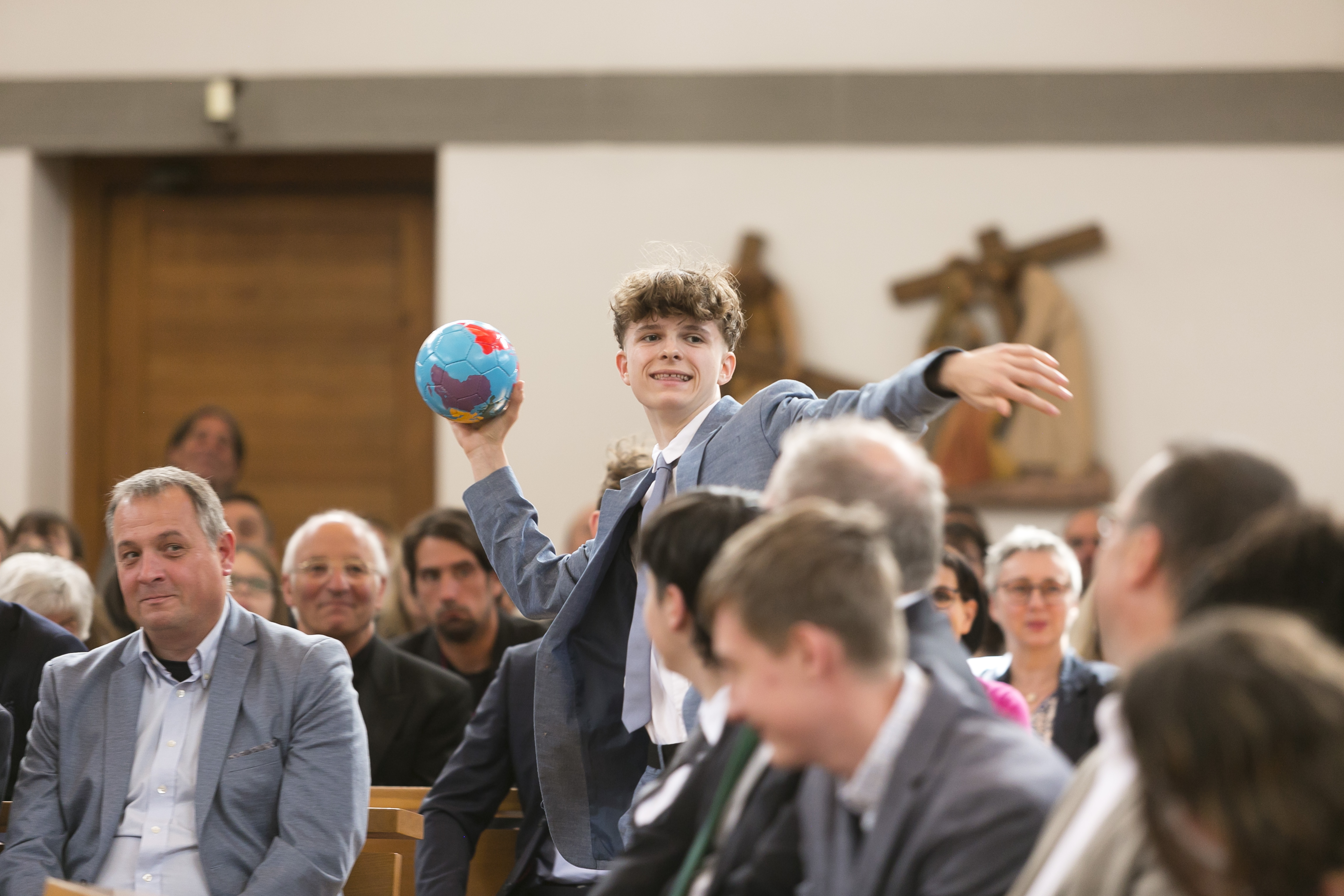 Hohenems  am 25.5.2024   Firmung in der St. Konrad Kirche, Dompfarrer Fabian Jochum spendete das heilige Sakrament der Firmung.