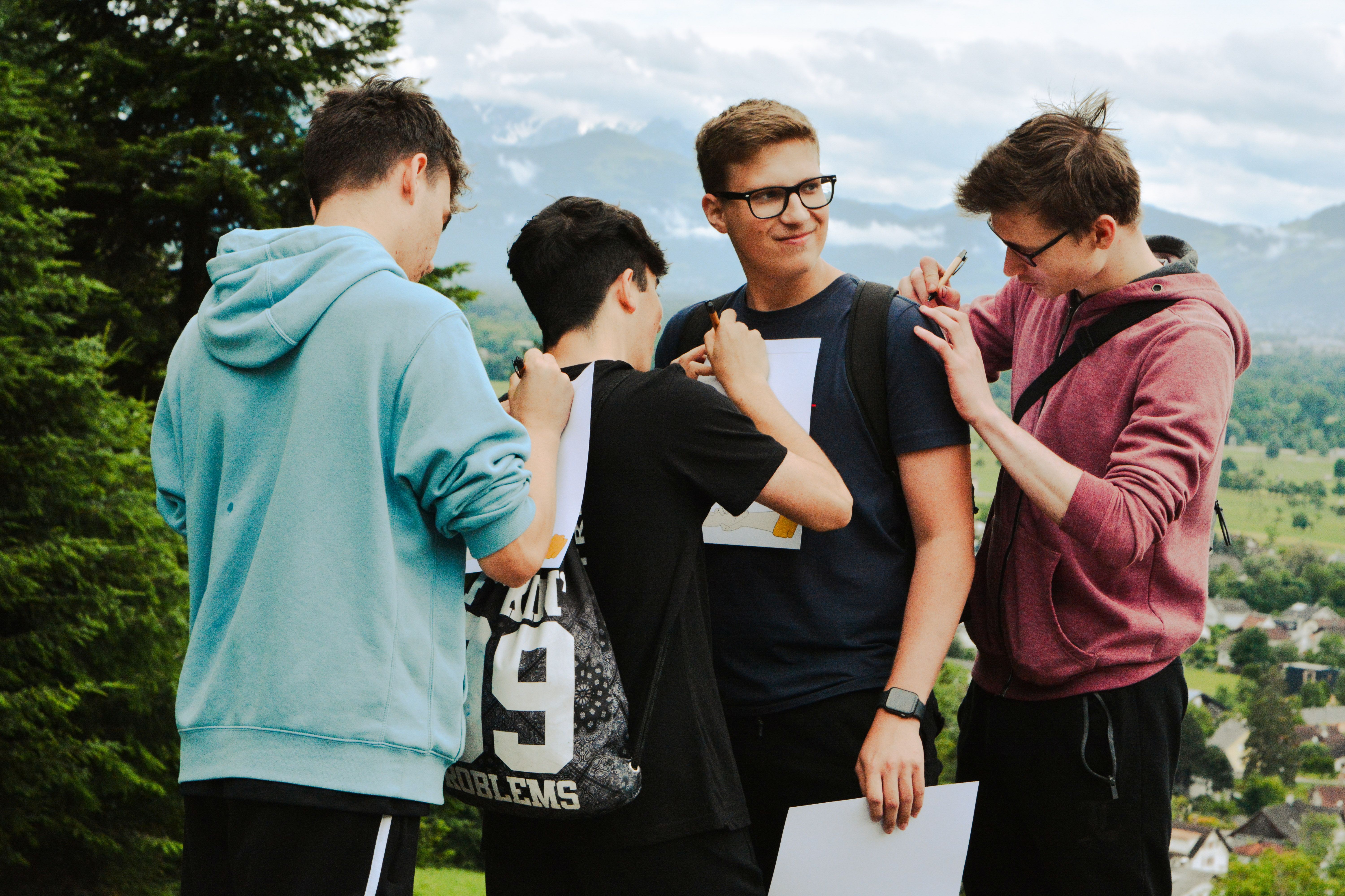 80 Lehrlinge mit Bischof Benno Elbs und der Jungen Kirche Vorarlberg auf Wallfahrt.